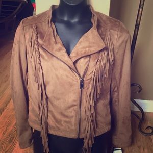 Hi, I'm selling a Wilson leather jacket!
